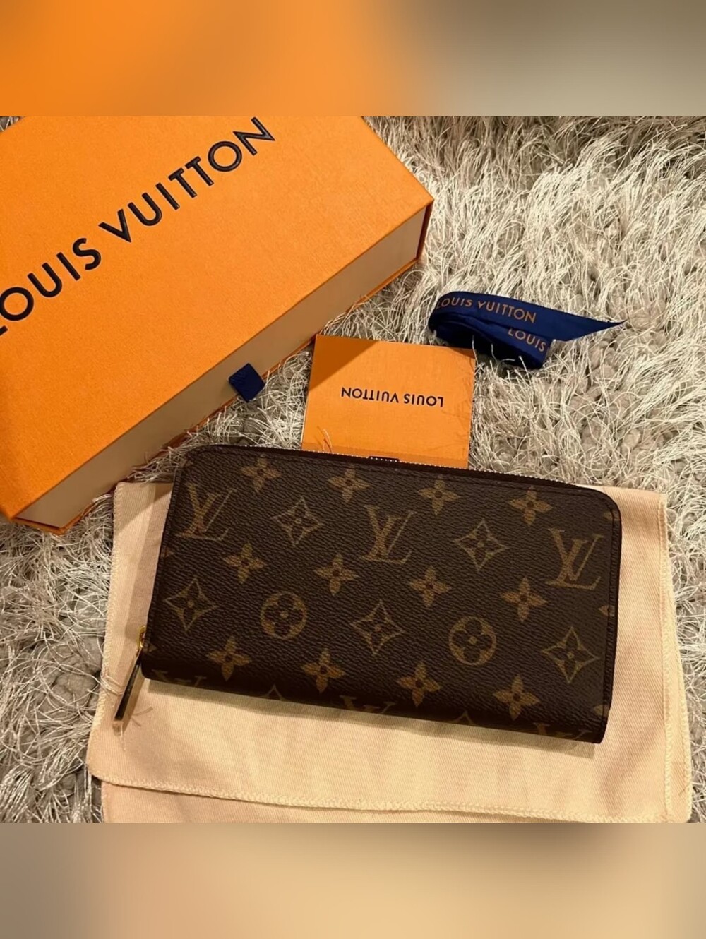 Louis Vuitton Monogram Zippy Wallet in Brown